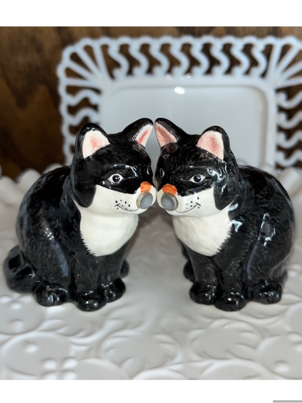 EUC Vintage Pair of Black Cat Magnetic salt and pepper shakers